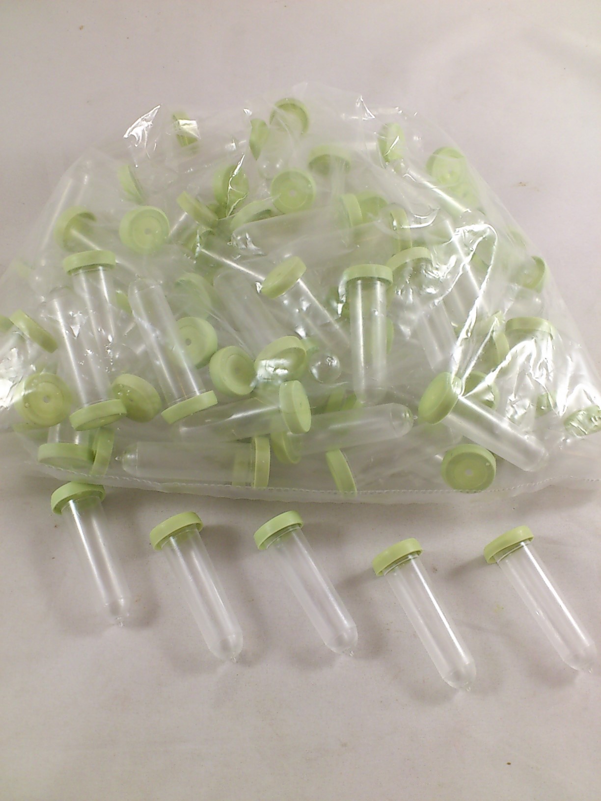 Plastic tubes with cap 6 cc / 100 p.